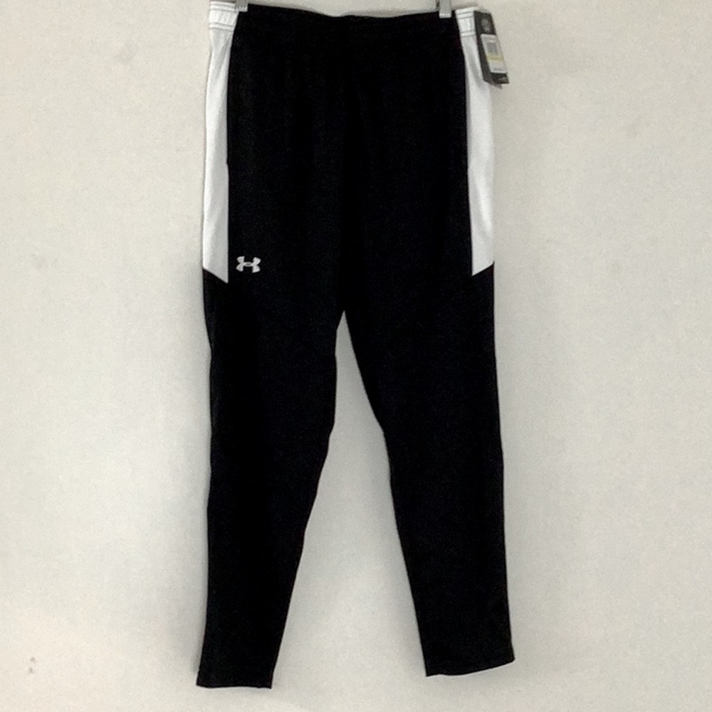 Under Armour Straight Leg Athletic Pull on Basketball Pants. Lightweight Pockets